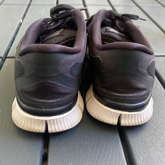 Nike Running Shoes - Picture 4 of 8